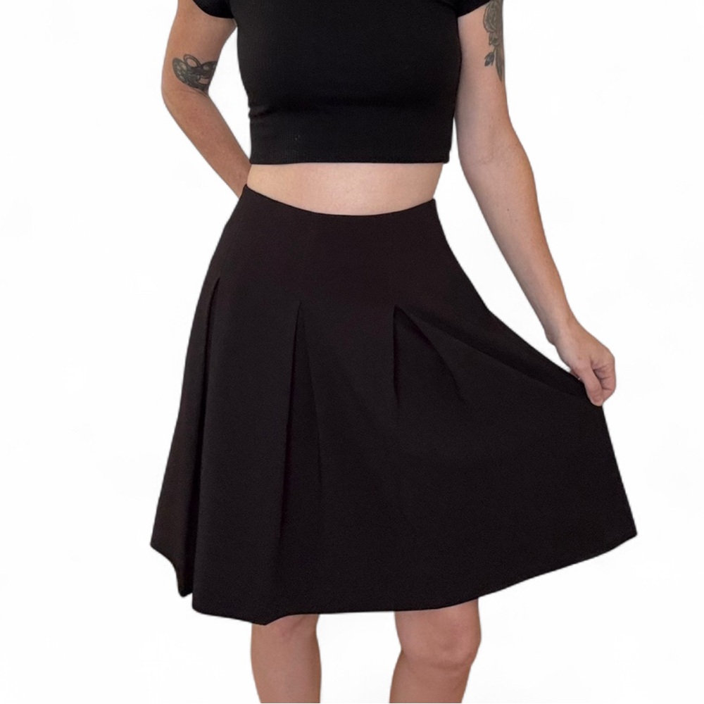 White House Black Market Knee Length Black Pleated Skirt Womens 4 Zipper Pocket